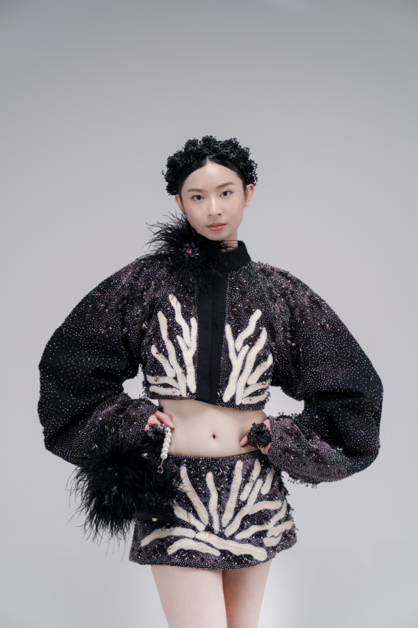 EMBROIDERED STINGRAY CROPPED JACKET – SG – CNY 27