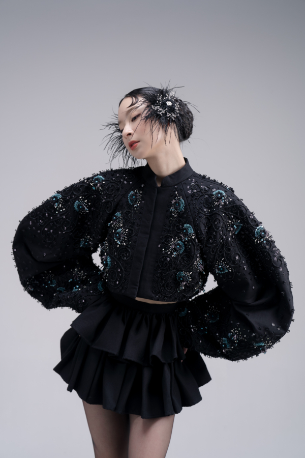 EMBROIDERED CROPPED JACKET – SG – CNY 27